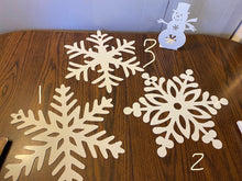 Load image into Gallery viewer, Metal snowflakes, set of 2
