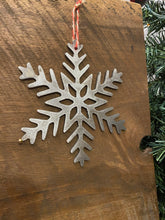 Load image into Gallery viewer, Metal snowflakes, set of 2
